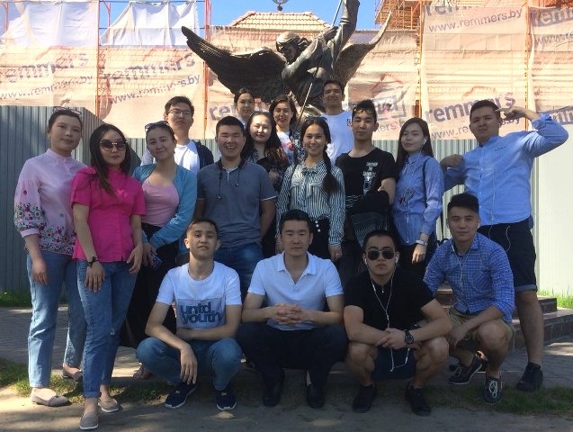 Проходящие обучение в БГАТУ казахские студенты приняли участие в исторической экскурсии по г. Минску