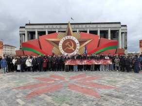 9 мая. Народное возложение цветов к Монументу Победы 9 мая. Народное возложение цветов к Монументу Победы