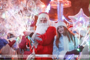 Шествие Дедов Морозов и Снегурочек 